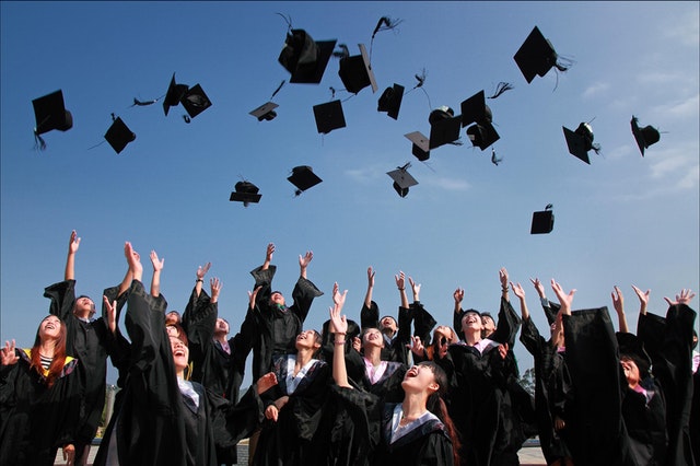 post-graduation-students-ceremony